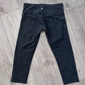 Black Lululemon Women's crop Luon Yoga Pants Size 6